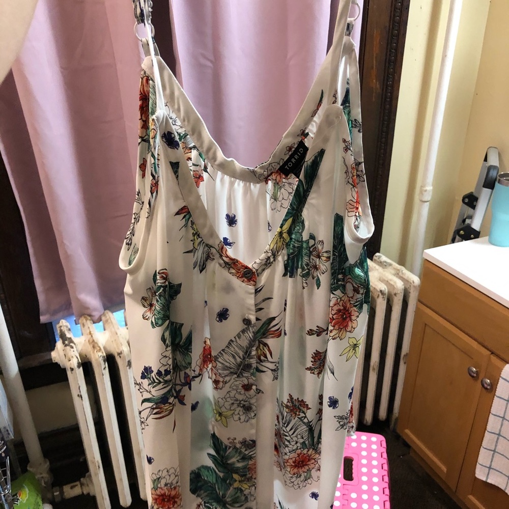 Torrid white floral spaghetti strap flowy tank